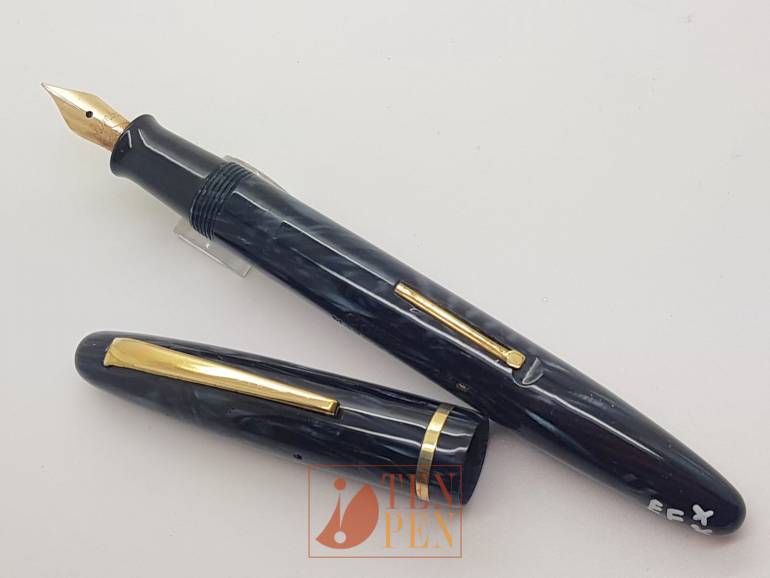 COLUMBUS 55 green striated celluloid | Tenpen - By Letizia Iacopini